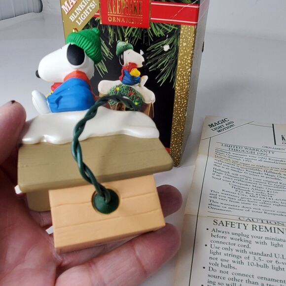 Hallmark Keepsake Ornament Magic Blinking Lights Collector's Series Peanuts 1992 - Picture 5 of 8